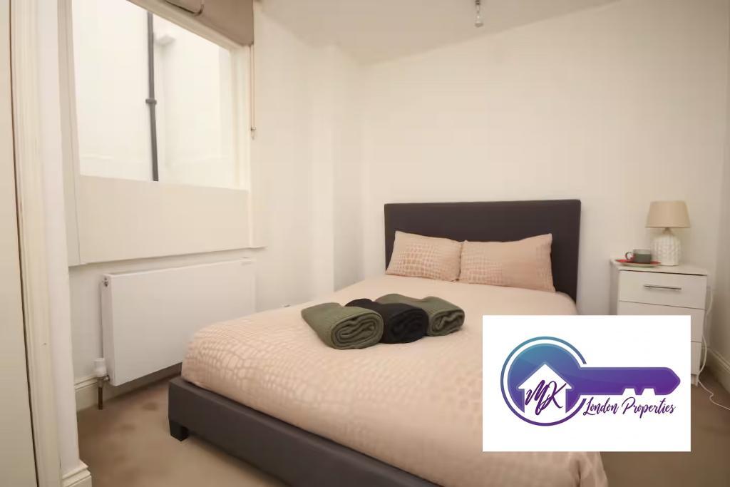 Flat Eccleston Square in City of Westminster