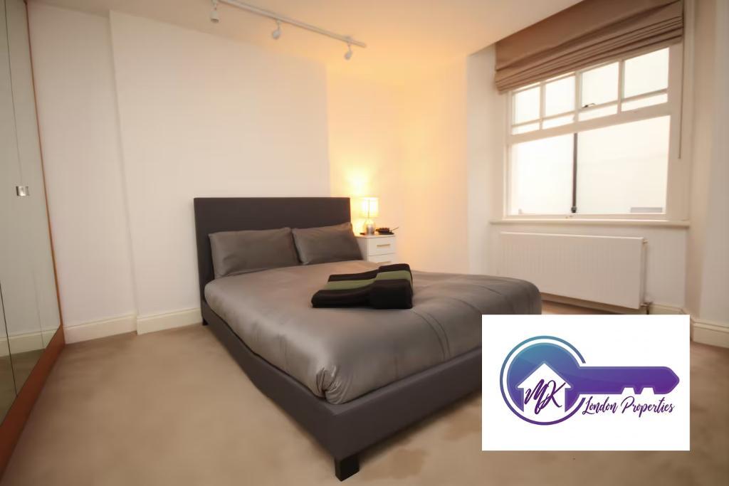 Flat Eccleston Square in City of Westminster