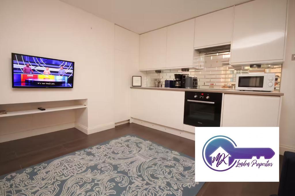 Flat Eccleston Square in City of Westminster