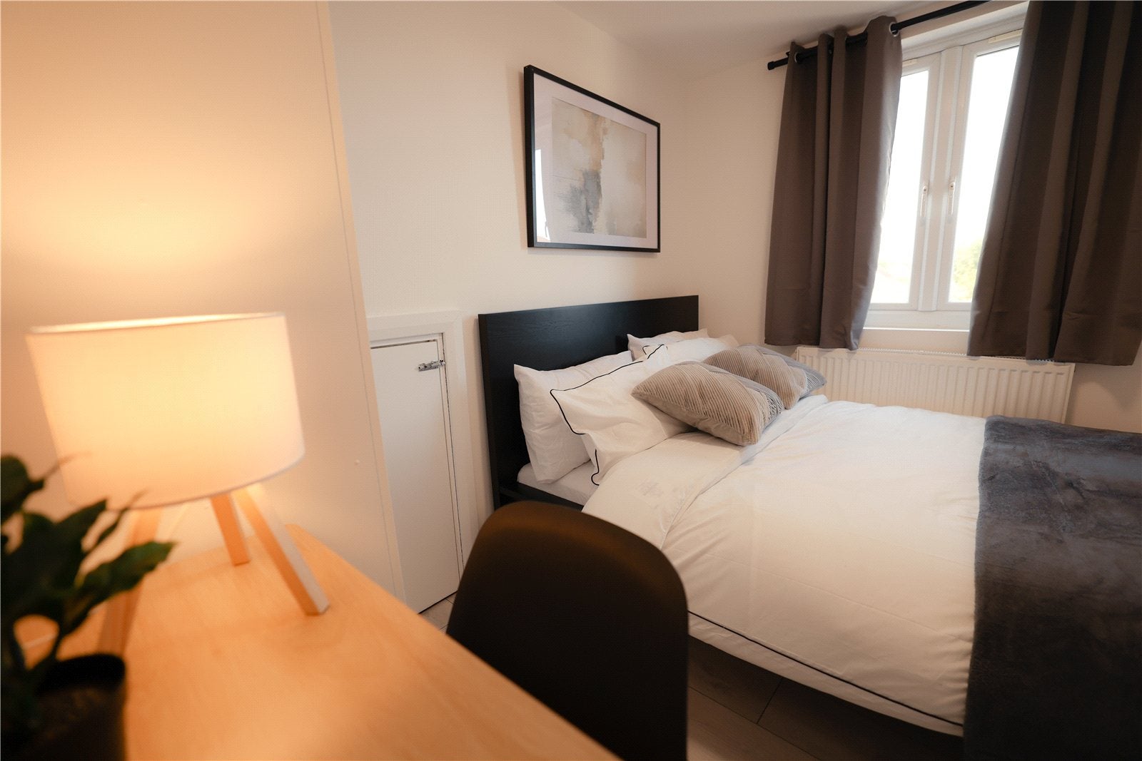 Room Rochfords Gardens in Slough