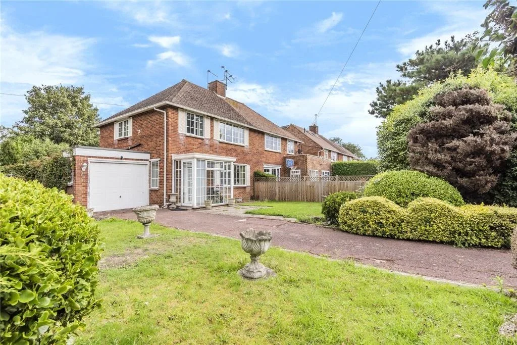 House Dedworth Drive in Windsor