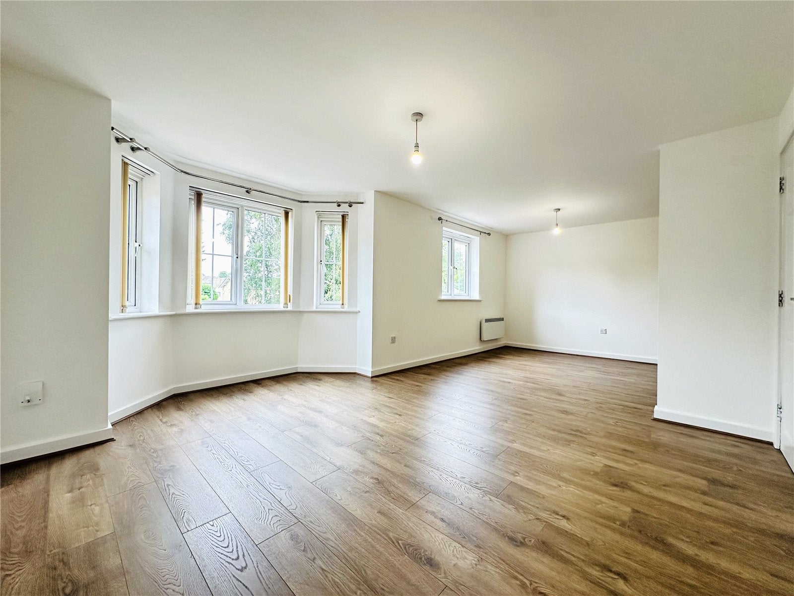Flat Broadlands Views in Leeds