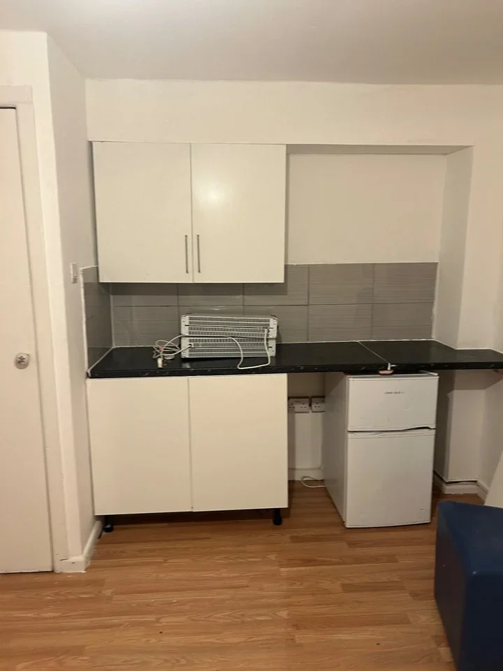 Flat Dobbin Close in Greater London