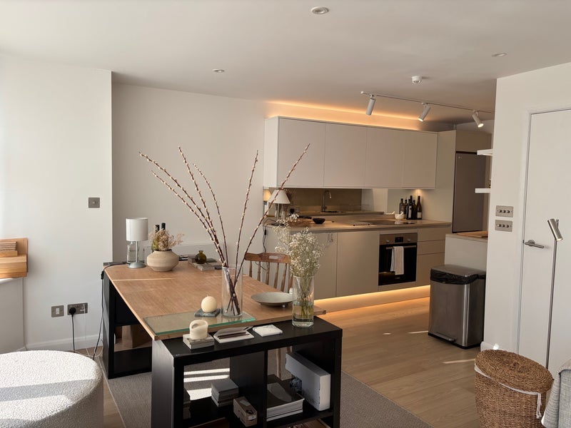 Flat Colney Hatch Lane in Greater London