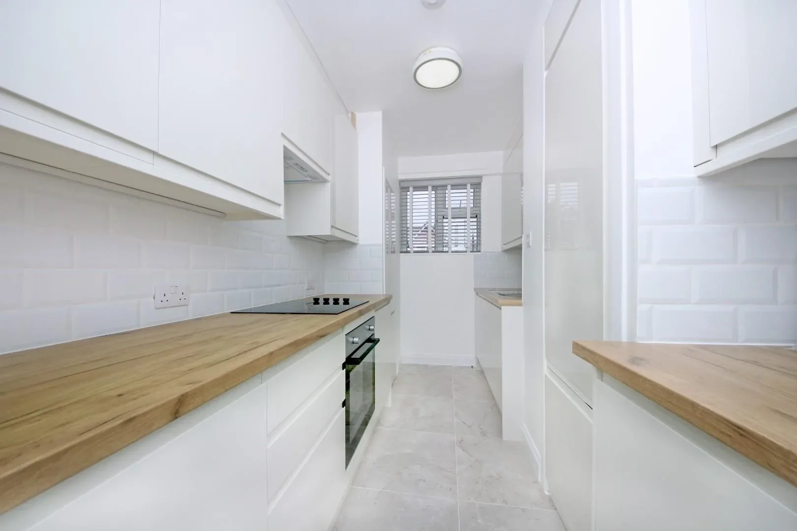 Flat Broughton Road in Greater London