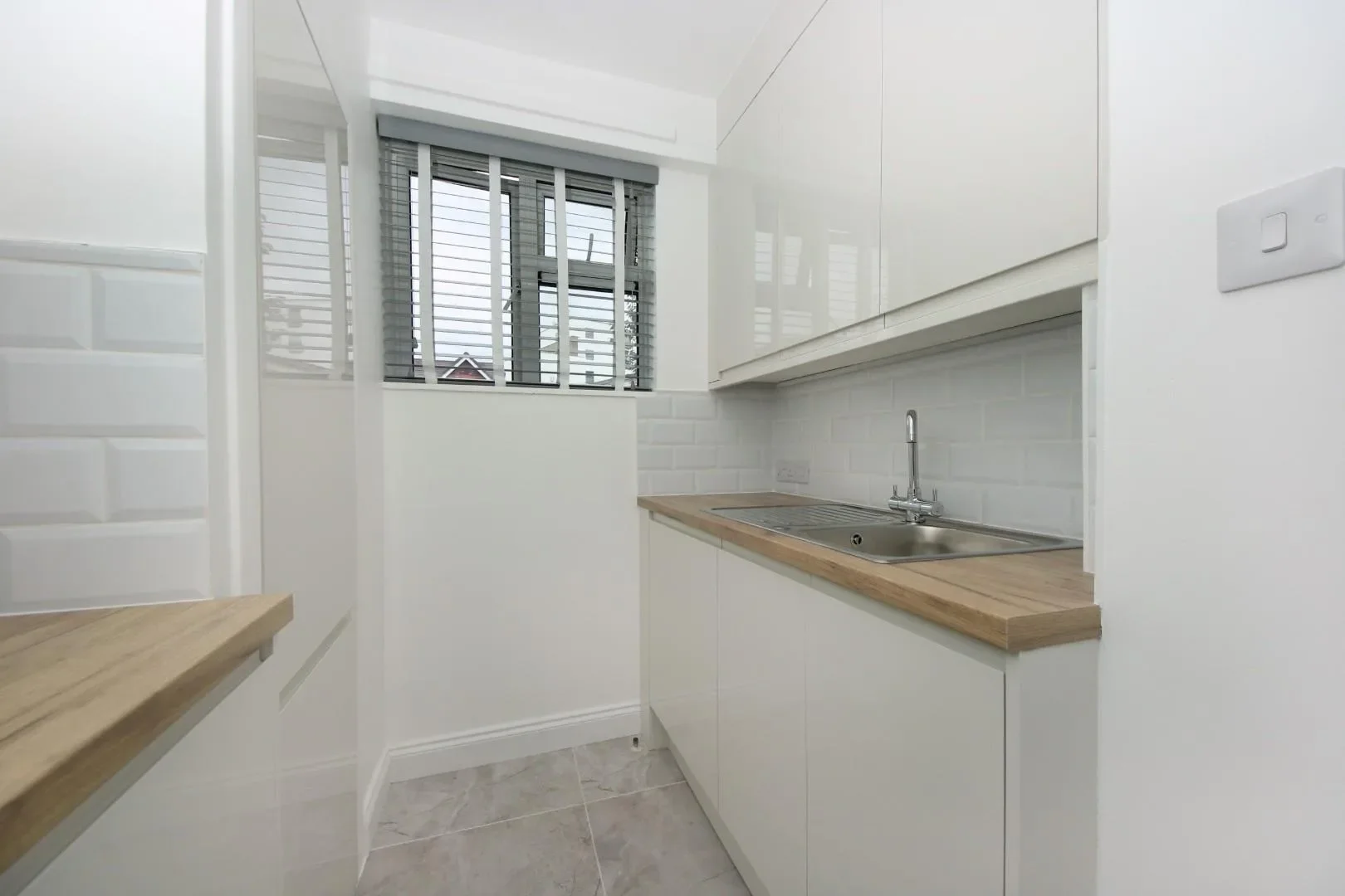 Flat Broughton Road in Greater London