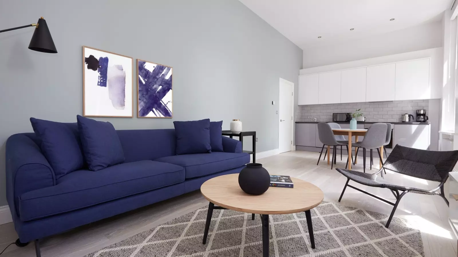 Flat Bloomsbury Way in Greater London