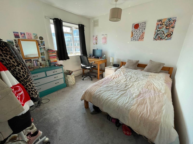 Room Newington Green Road in Greater London