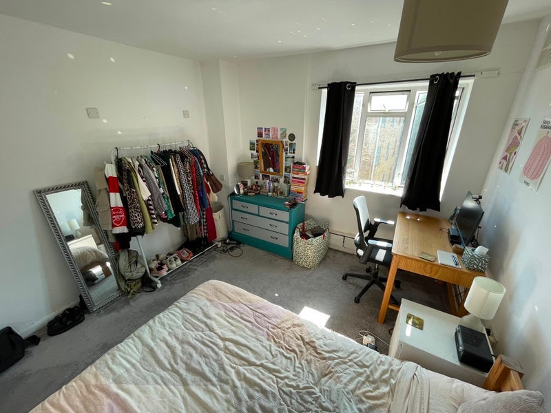 Room Newington Green Road in Greater London