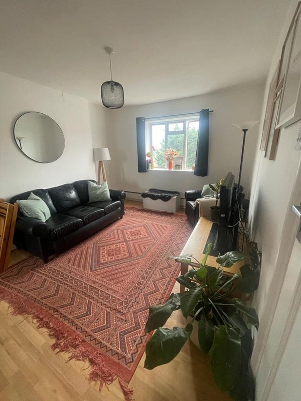 Room Newington Green Road in Greater London