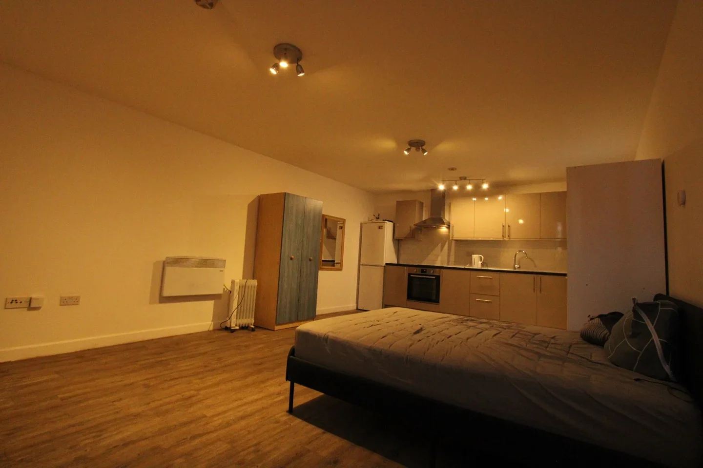 Flat Twyford Crescent in Greater London