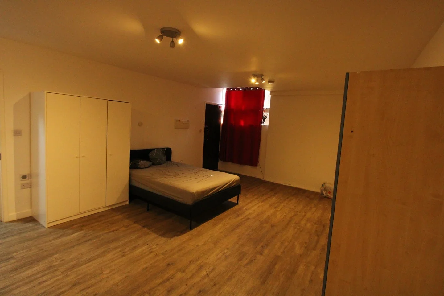 Flat Twyford Crescent in Greater London