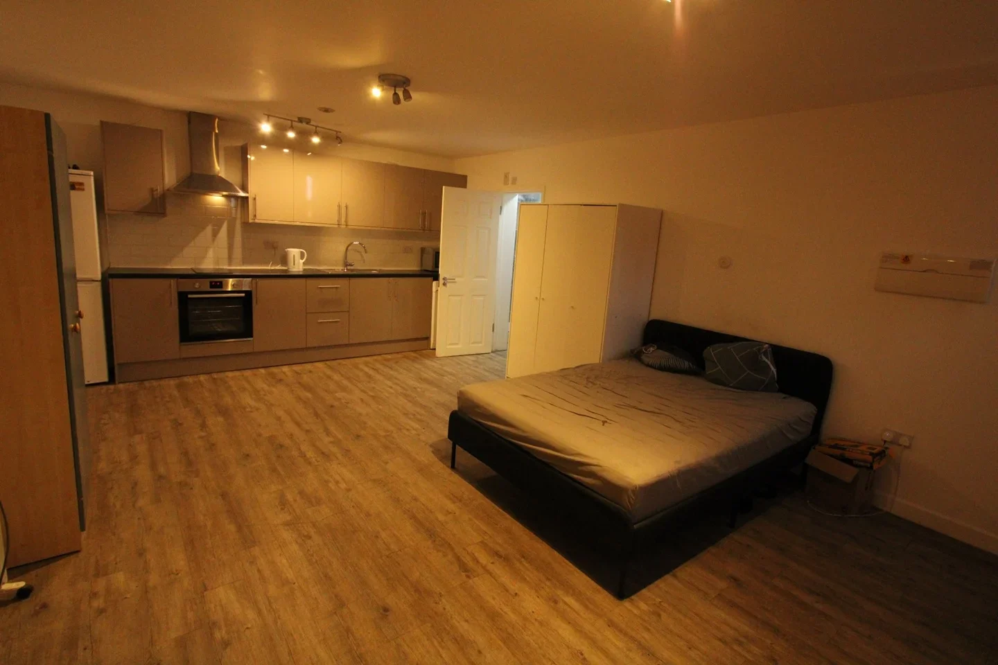Flat Twyford Crescent in Greater London