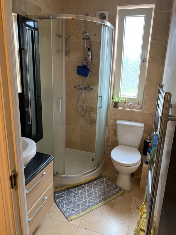 Room Malmesbury Road in Greater London