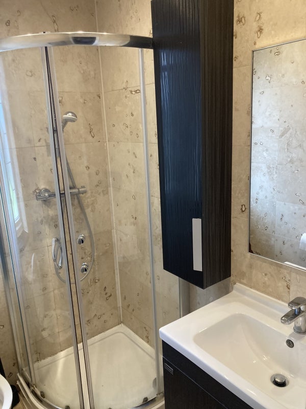 Room Malmesbury Road in Greater London