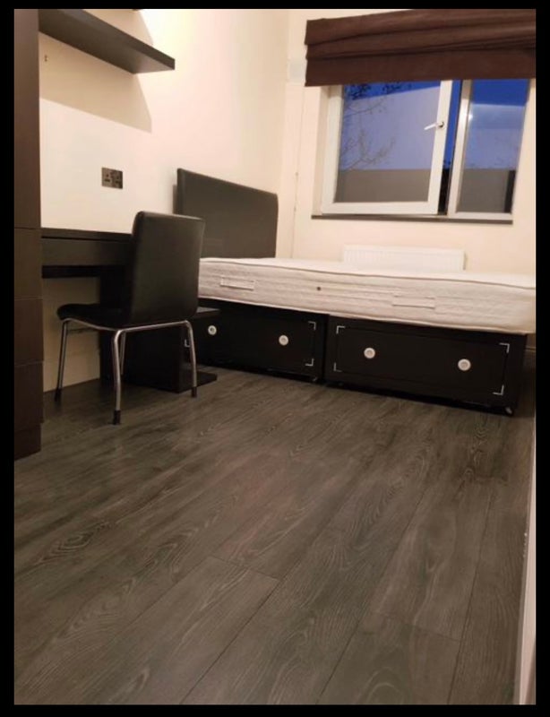 Room Malmesbury Road in Greater London