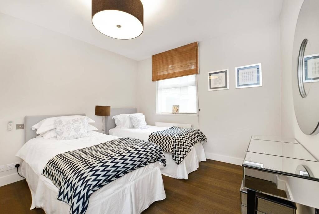Flat Boydell Court in Greater London