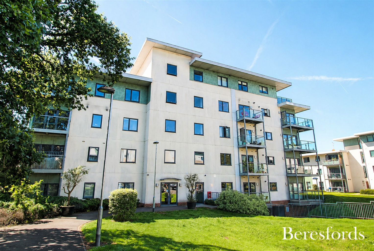 Flat Saint Thomas Road in Brentwood