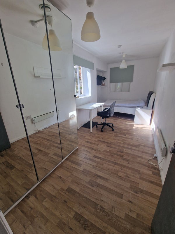 Room Hanbury Street in Greater London