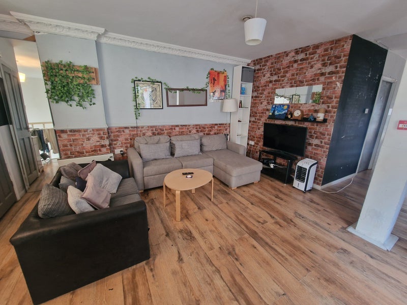 Room Hanbury Street in Greater London