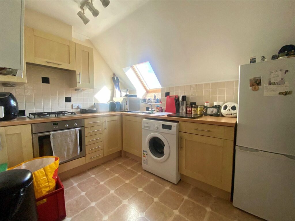 Flat Farnborough Road in Rushmoor