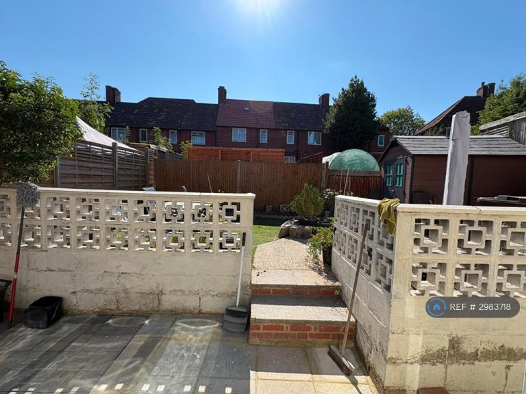 House Wigmore Road in Greater London