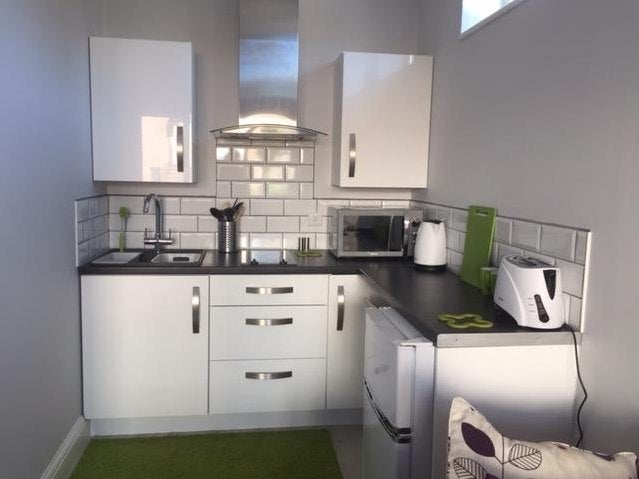 Flat Malmesbury Close in Bristol