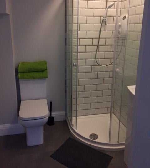 Flat Malmesbury Close in Bristol