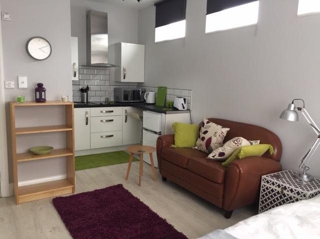 Flat Malmesbury Close in Bristol
