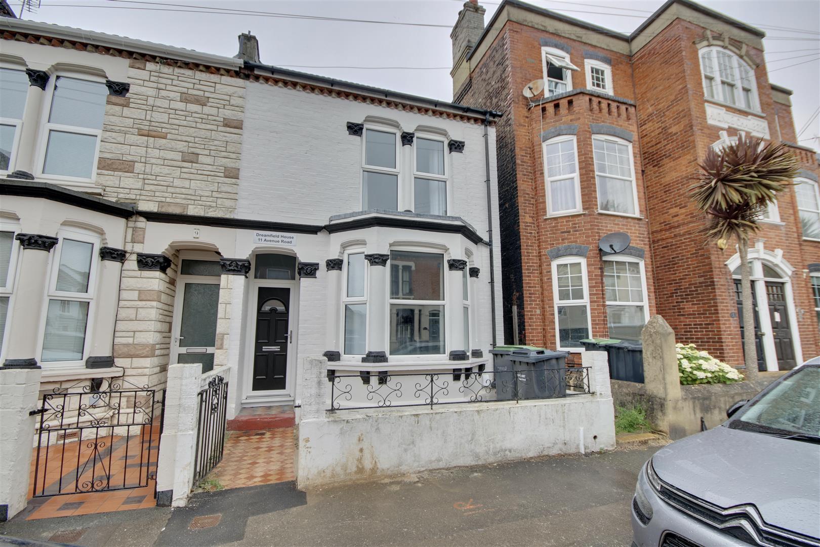 Room Avenue Road in Gosport
