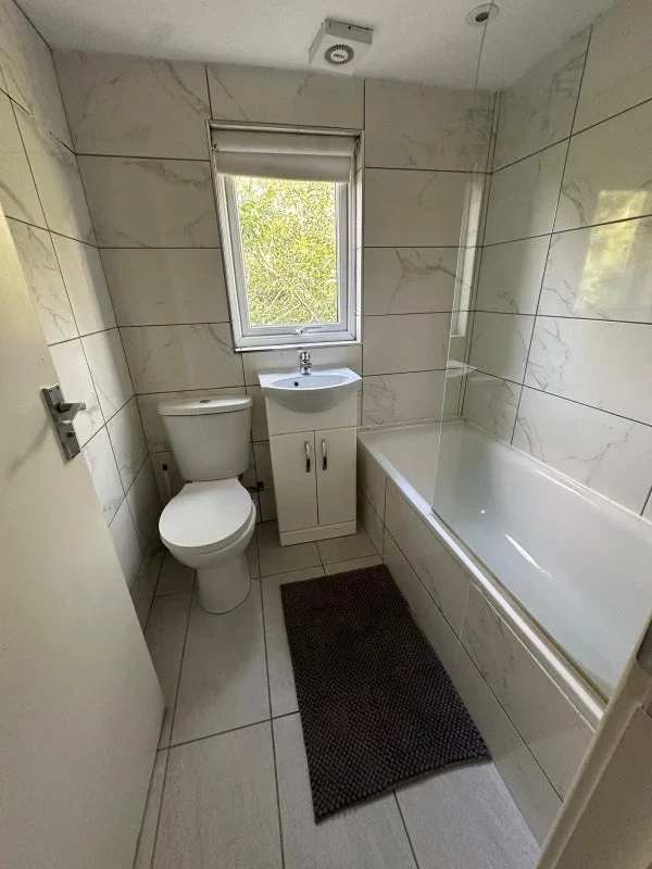 Room Walmer Road in Greater London