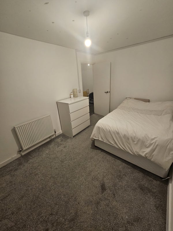 Room Ashman Close in Bristol