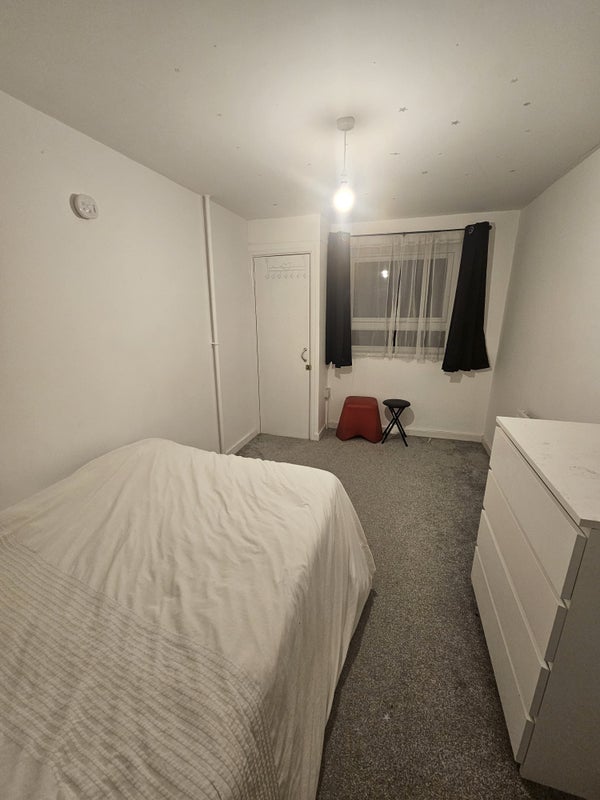 Room Ashman Close in Bristol