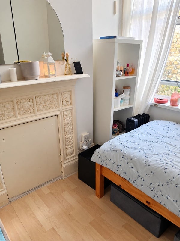Room Willesden Lane in Greater London