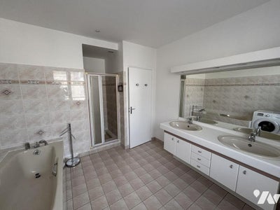 Flat Avenue Robert Buron in Laval