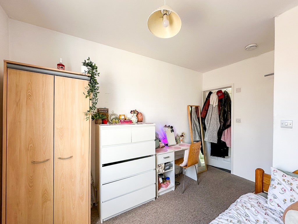 Room Newmarket Road (shared-use path) in Cambridge
