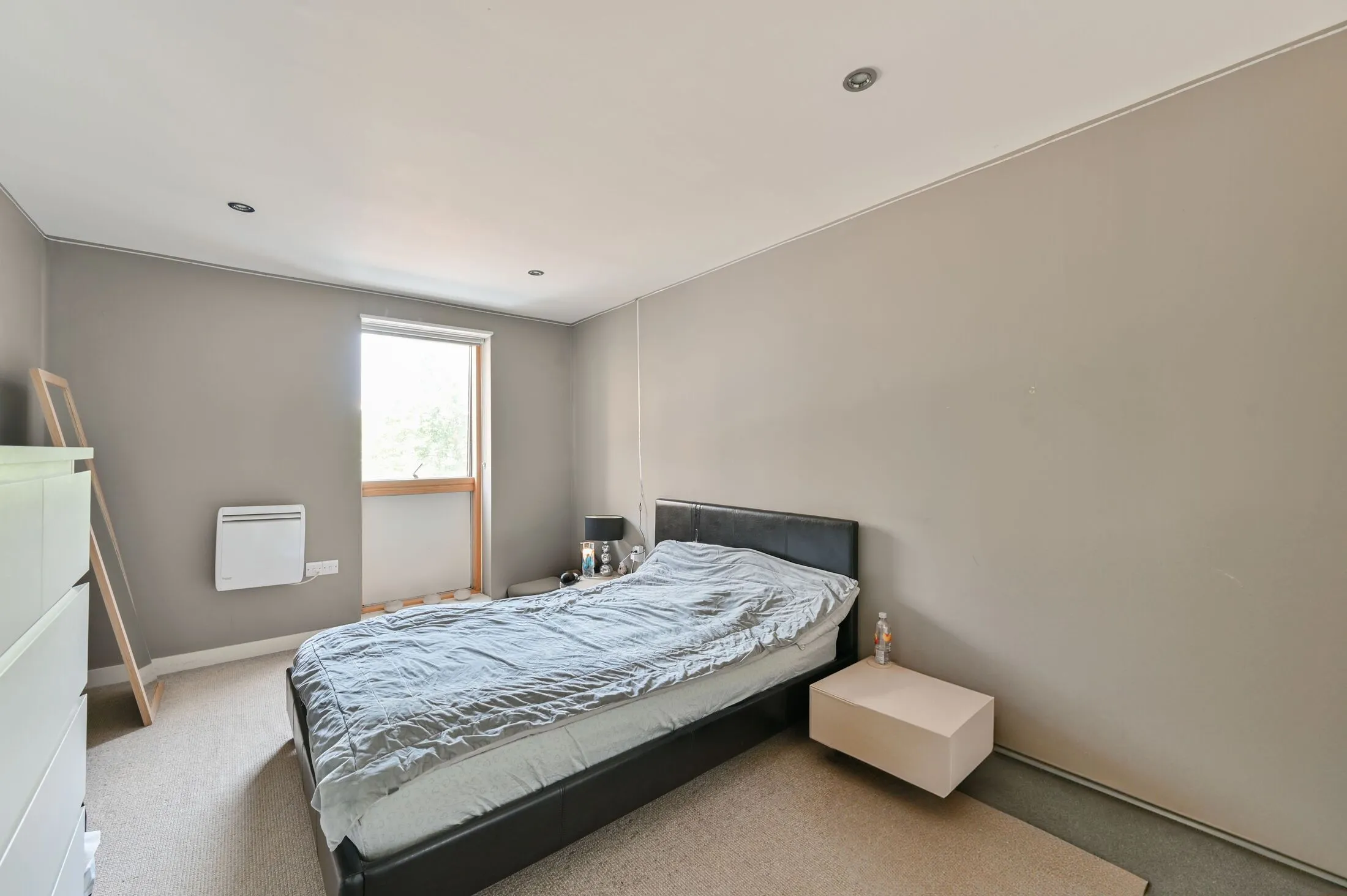Flat Durnsford Road in Greater London