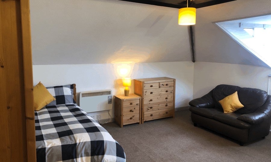 Room Thornton Manor Drive in Ryde