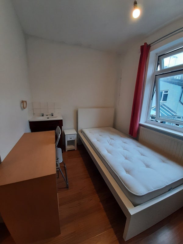 Room St Dunstan's Road in Greater London