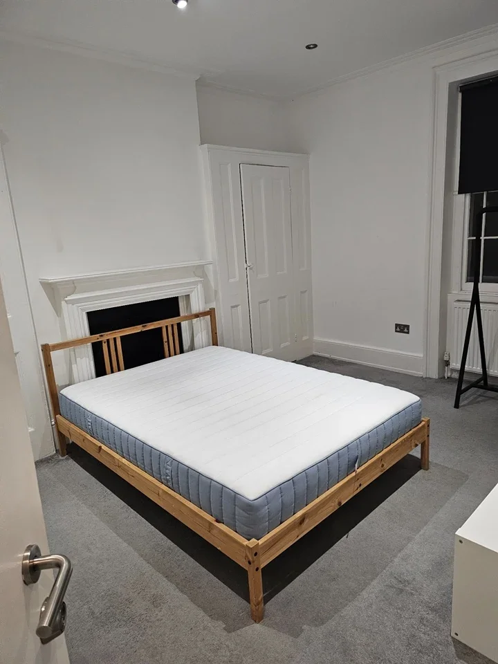 Flat Parkhurst Road in Greater London