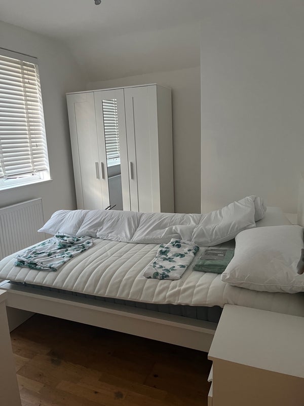 Room Woodhouse Road in Greater London