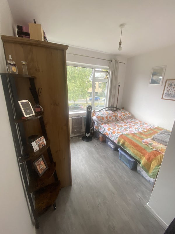 Room Clarence Crescent in Greater London