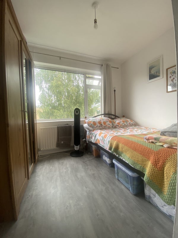 Room Clarence Crescent in Greater London