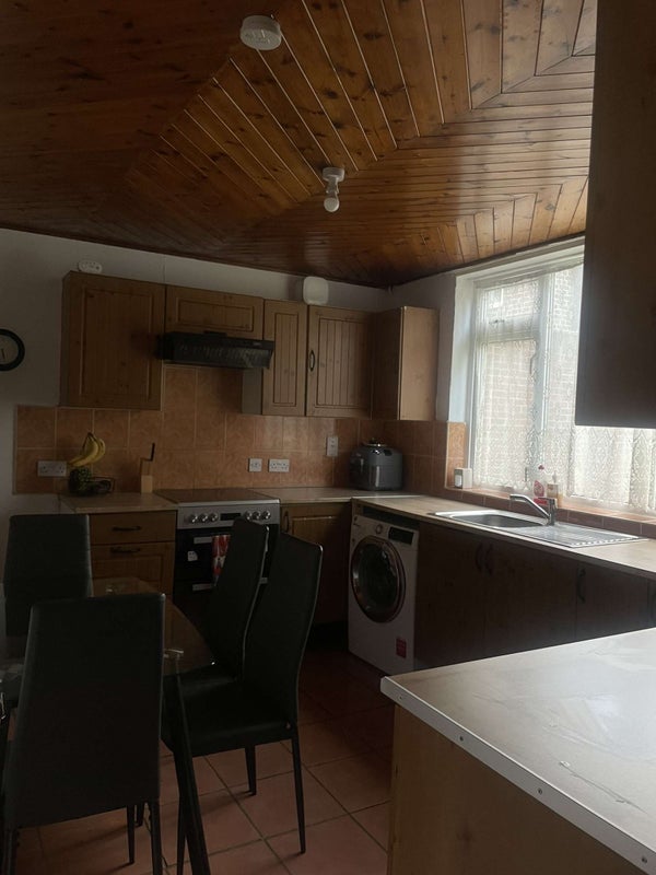 Room Clarence Crescent in Greater London