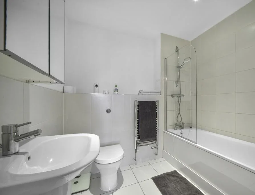 Flat Upper North Street in Greater London