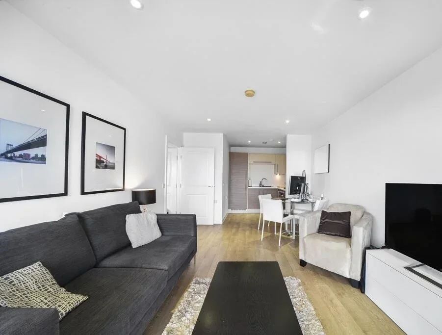 Flat Upper North Street in Greater London