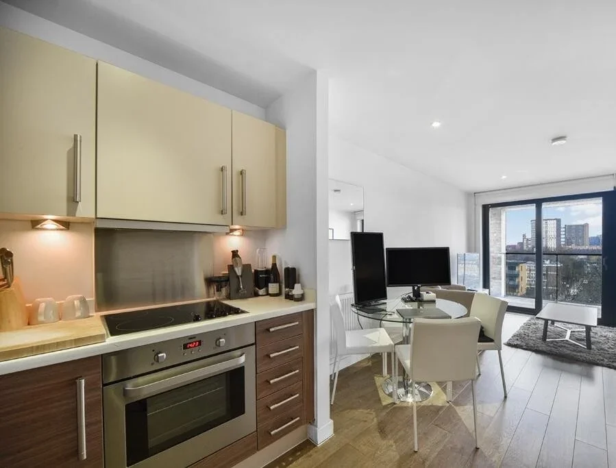 Flat Upper North Street in Greater London