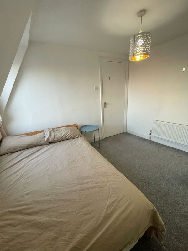 Room Fulham Palace Road in Greater London