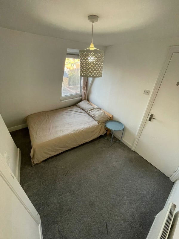 Room Fulham Palace Road in Greater London