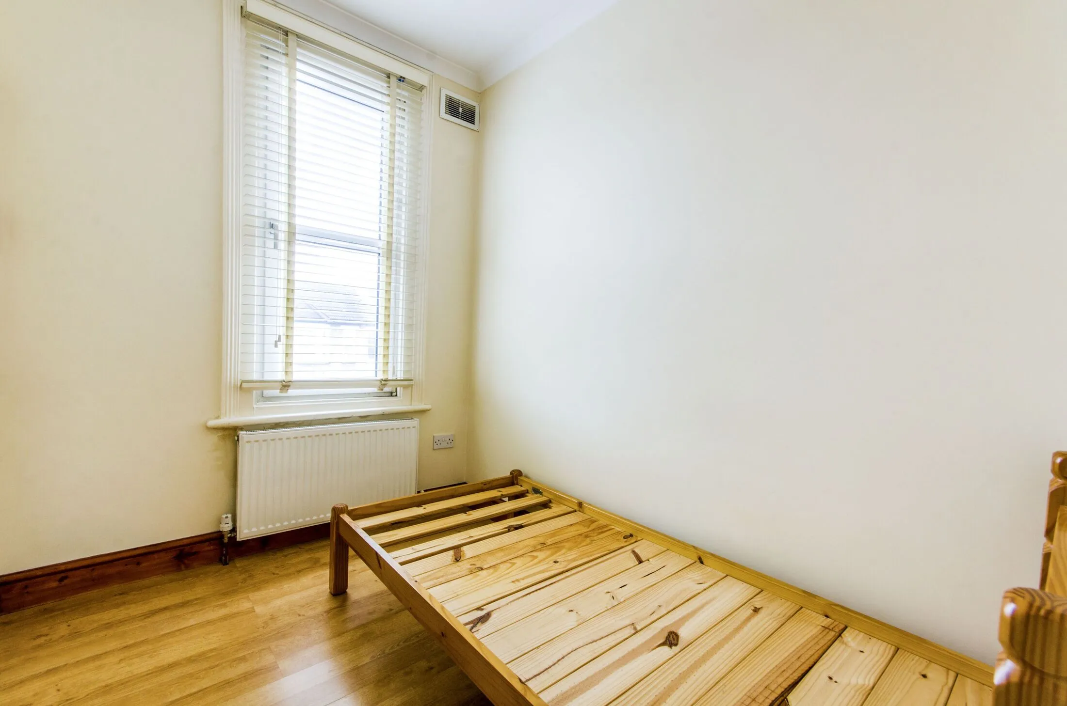 House Squires Lane in Greater London